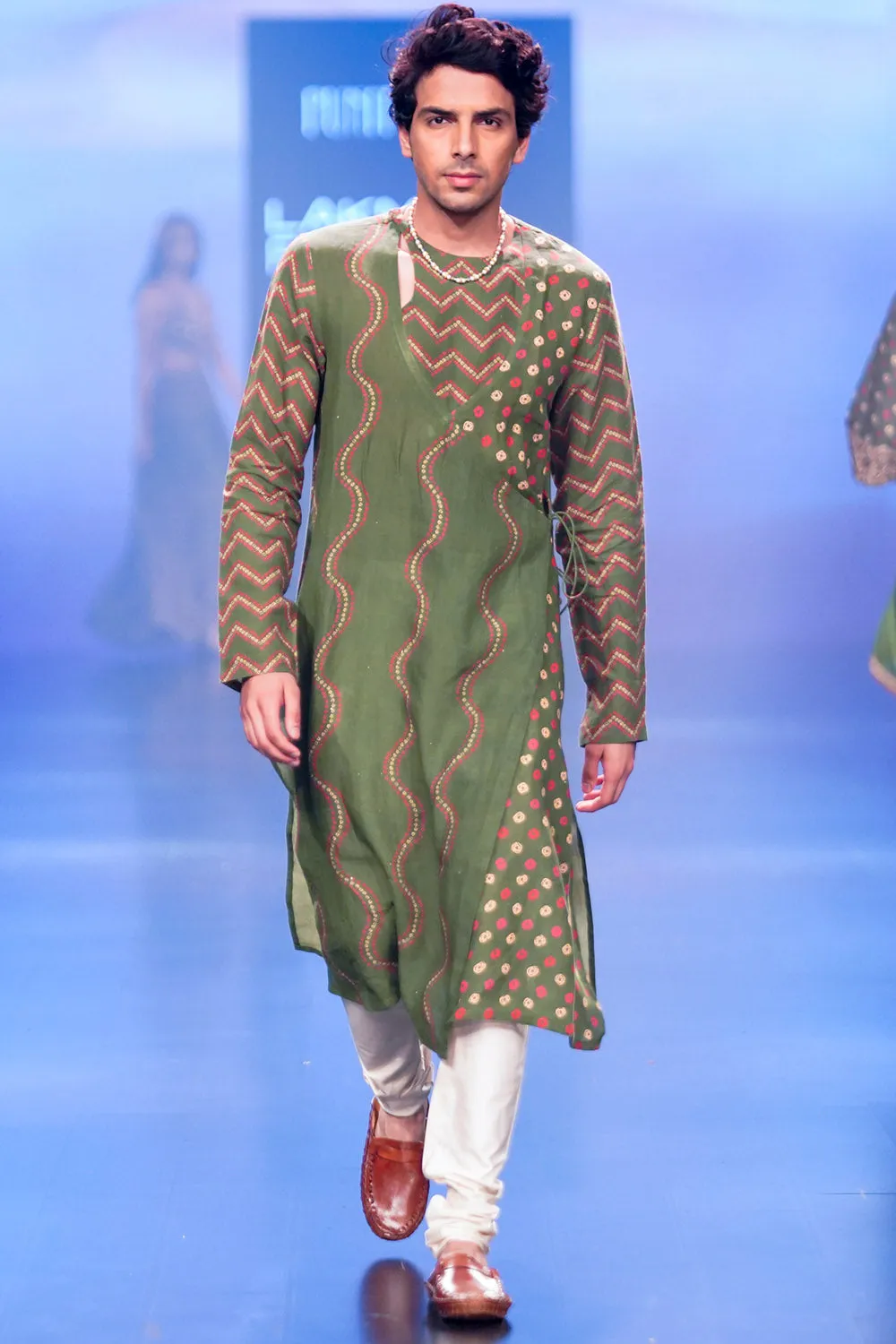 Bandhani Print Kurta Set With Off Pants