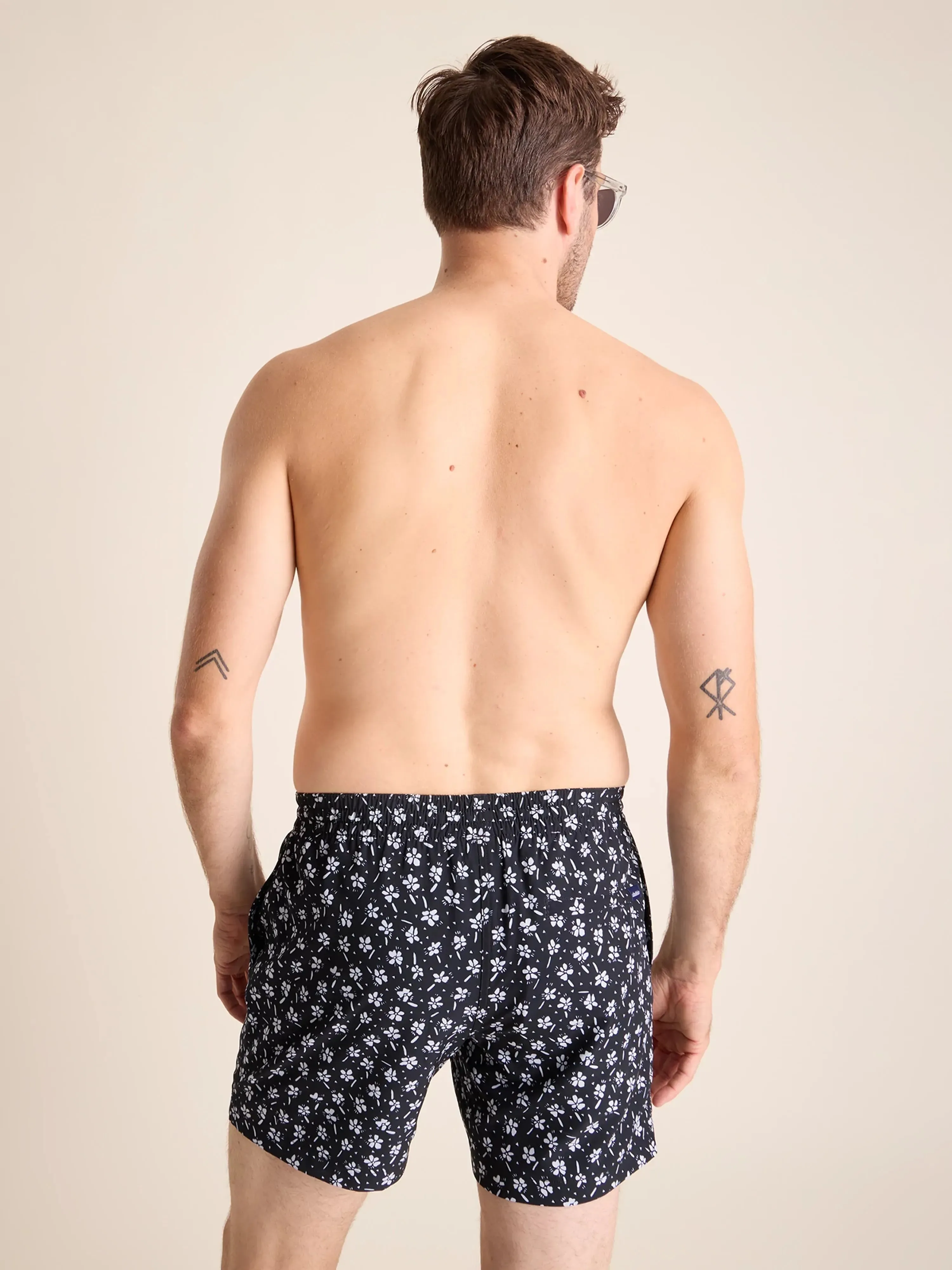 The Daisy Dives 5.5" (Classic Swim Trunk)